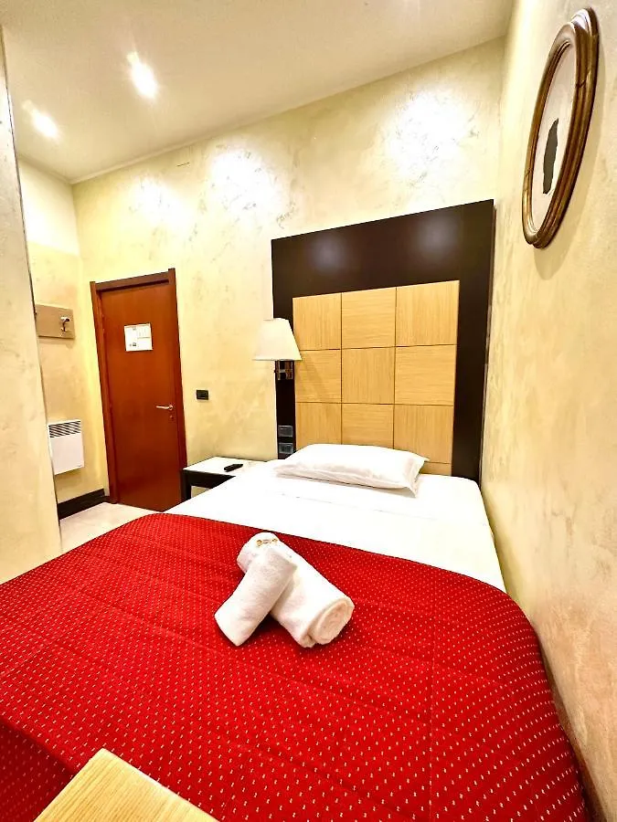 Hotel Fiorella Milano 3*,