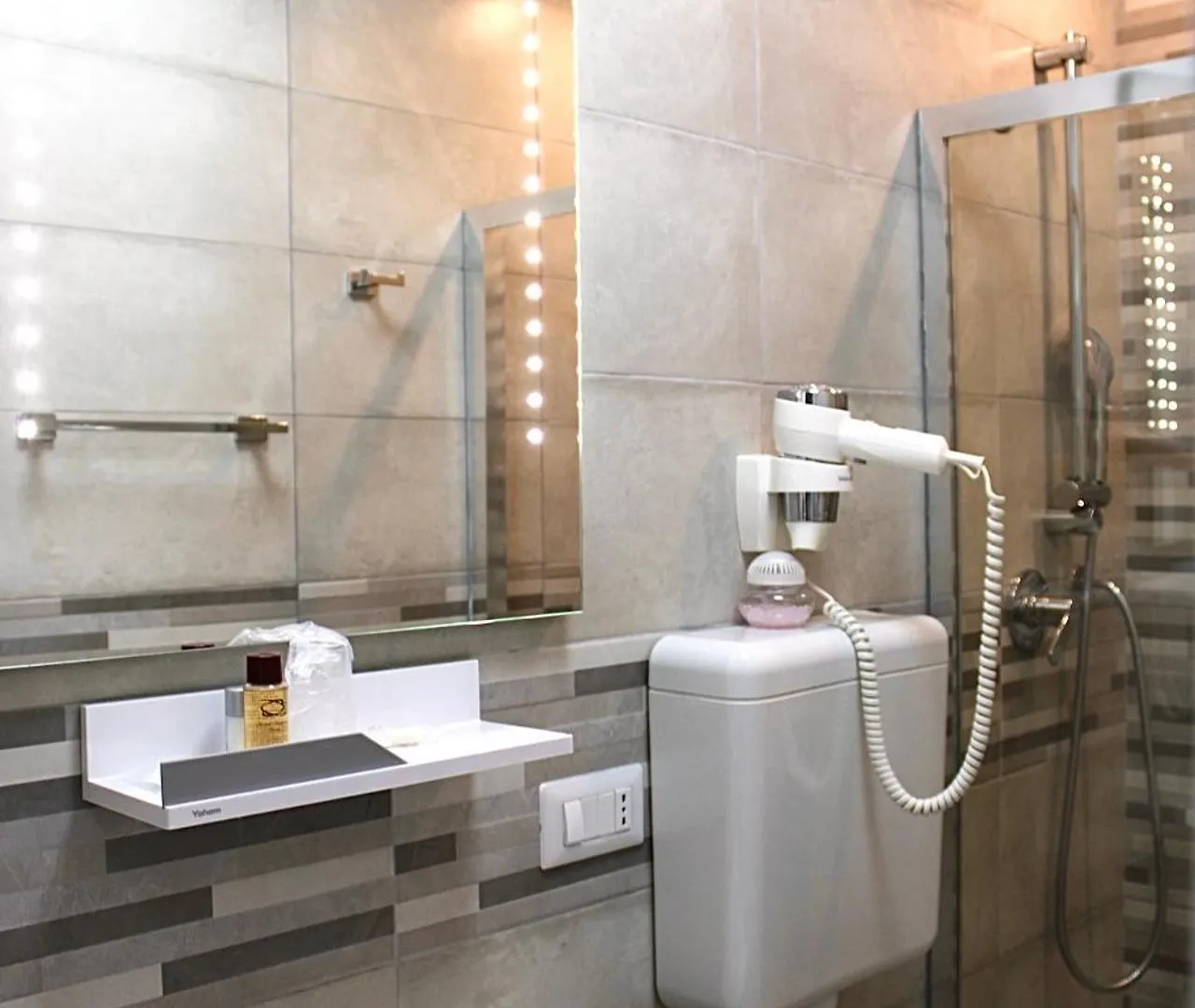 ***  Hotel Fiorella Milano İtalya