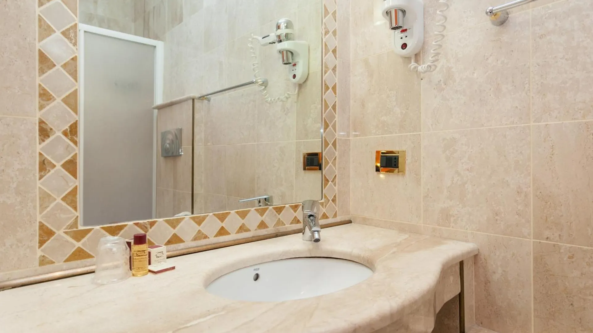 ***  Hotel Fiorella Milano Italy