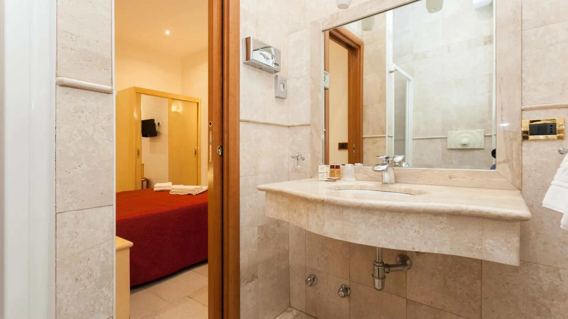Hotel Fiorella Milano 3*, Milan