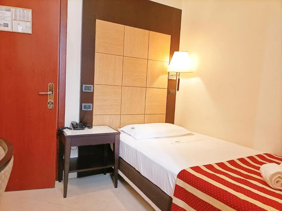 Hotel Fiorella Milano 3*, Milan