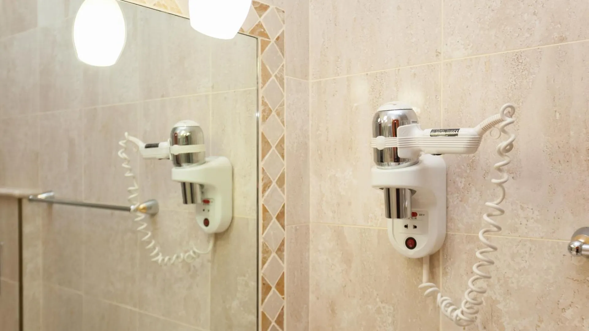 Hotel Fiorella Milano 3*, Milan